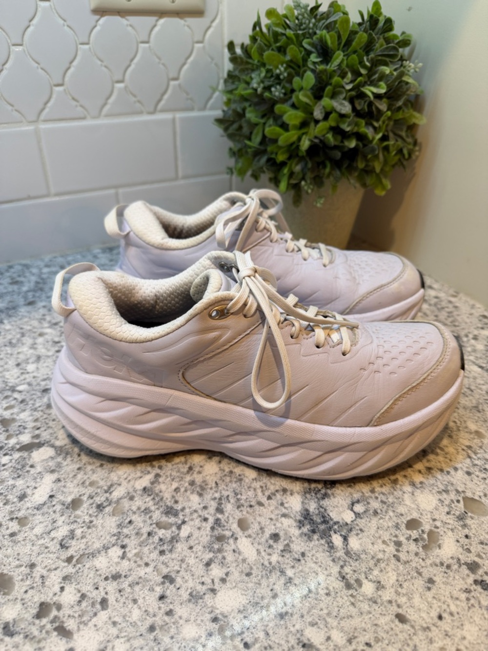 Hoka One One Bondi SR Womens 8.5 White Leather Slip Resistant Work Shoes 1110521